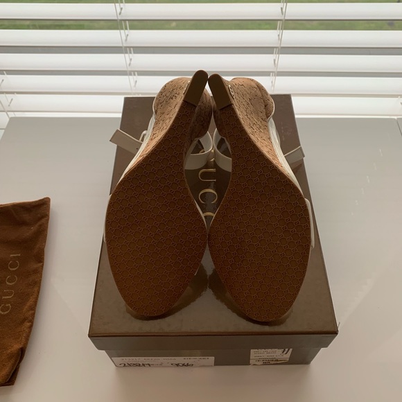 GUCCI VERNICE PATENT WHITE WEDGE HEELS IN WMN 7.5 - Picture 2 of 8